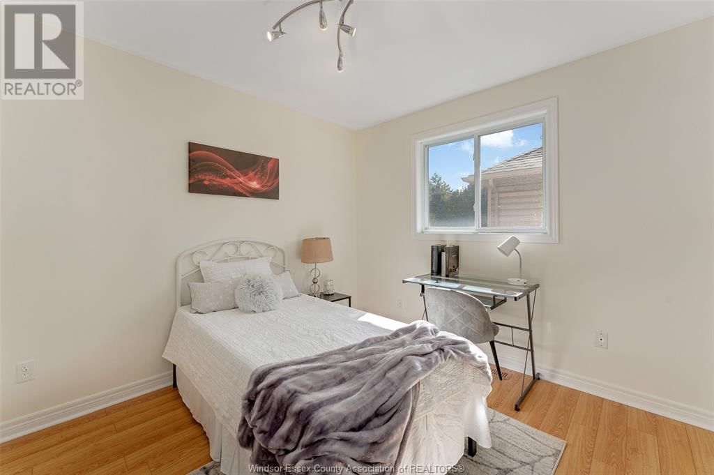 1564 IMPERIAL CRESCENT Image 21
