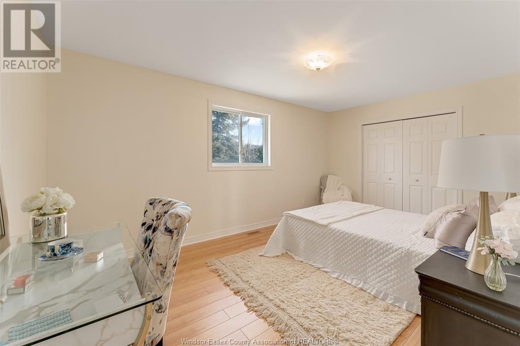 1564 IMPERIAL CRESCENT Image 22