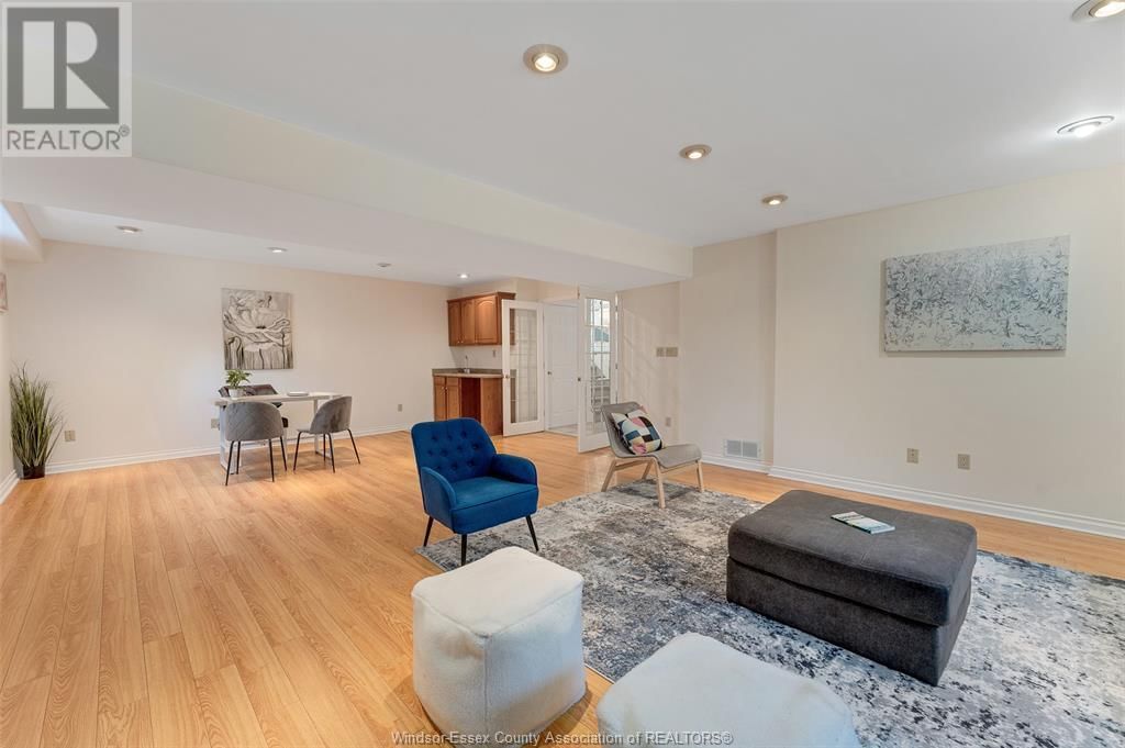 1564 IMPERIAL CRESCENT Image 26