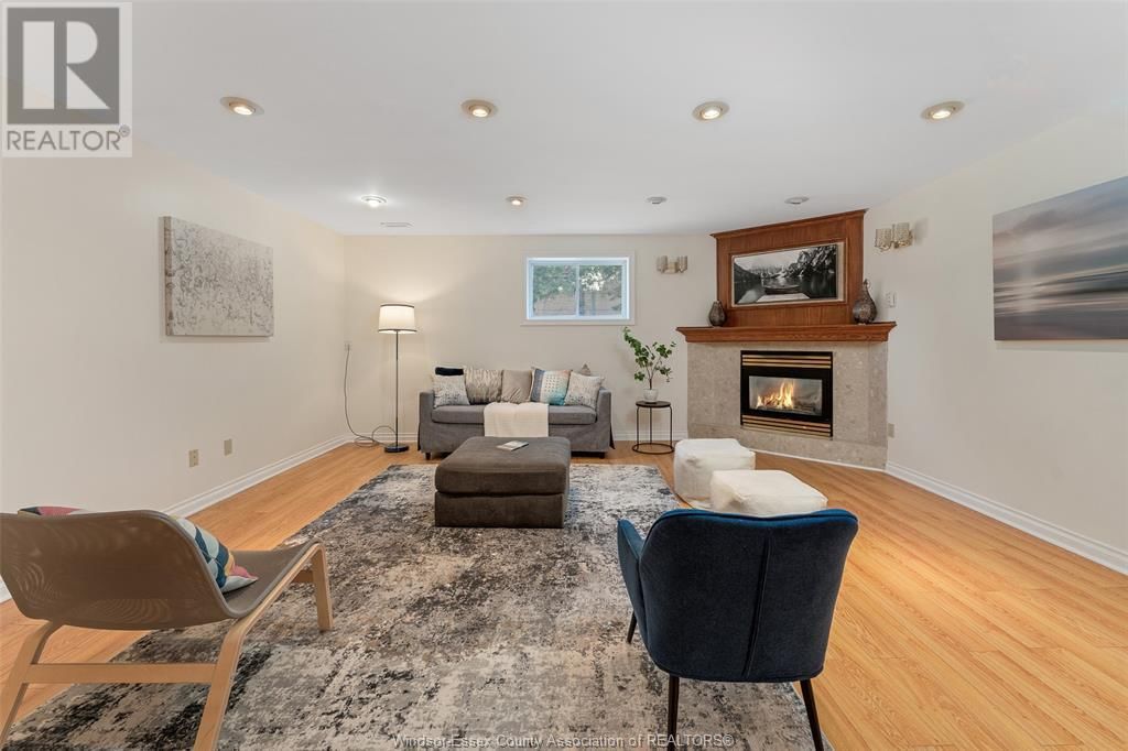 1564 IMPERIAL CRESCENT Image 27