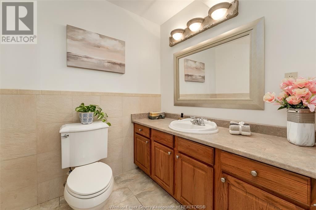 1564 IMPERIAL CRESCENT Image 28