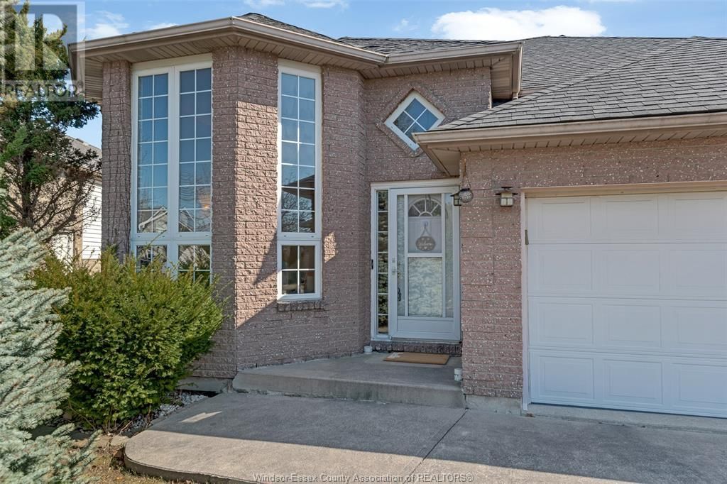 1564 IMPERIAL CRESCENT Image 3