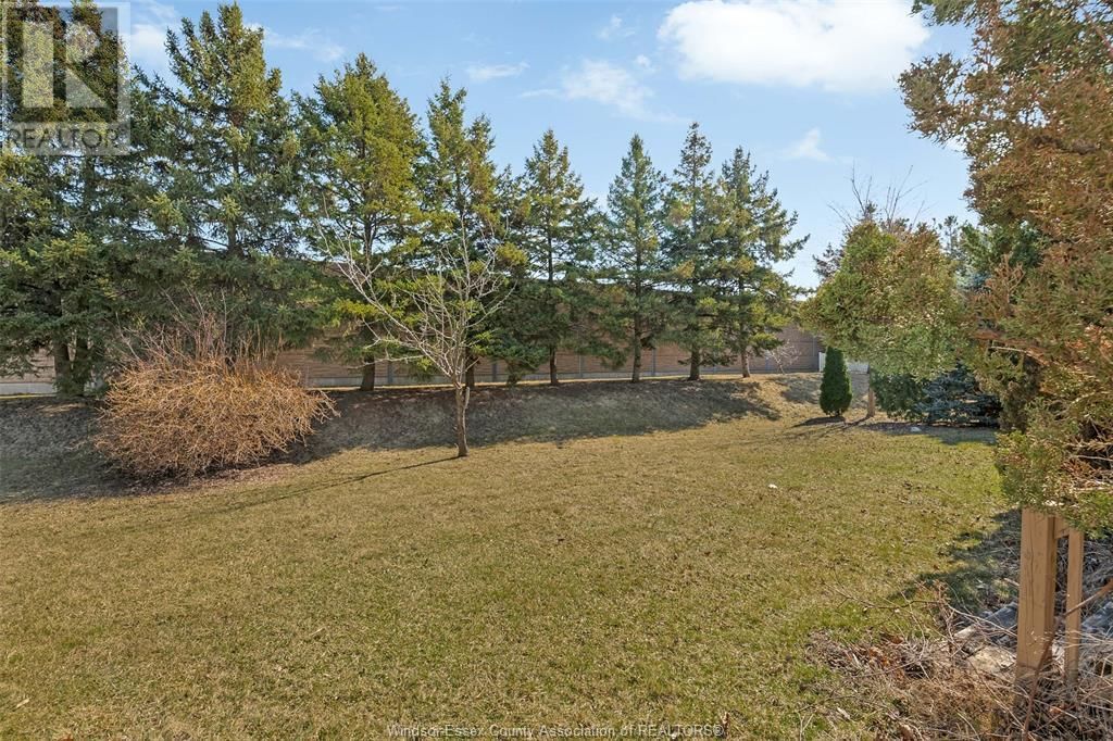 1564 IMPERIAL CRESCENT Image 30