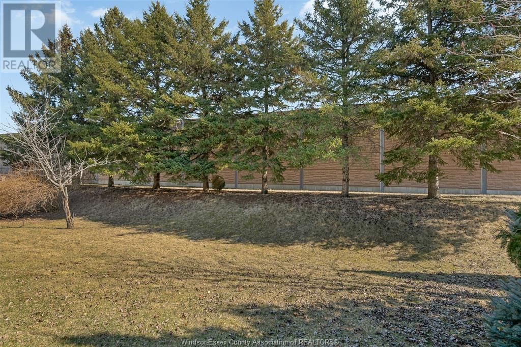 1564 IMPERIAL CRESCENT Image 34