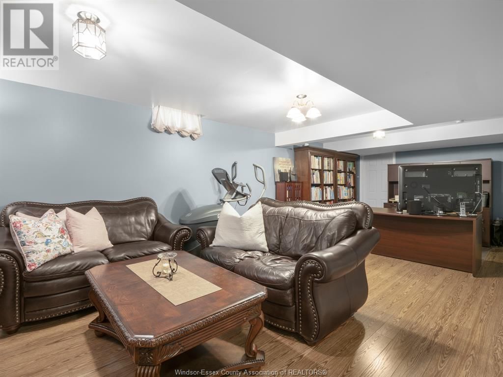 4832 SOUTHWOOD LAKES BOULEVARD Image 27