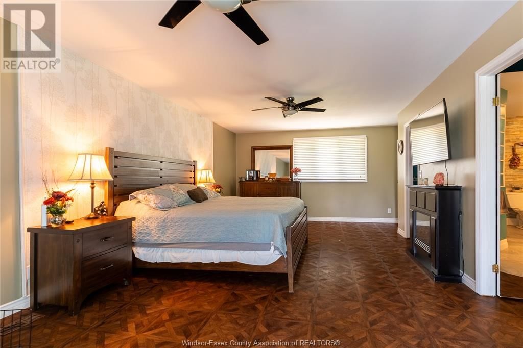 49 RIVERVIEW Image 28