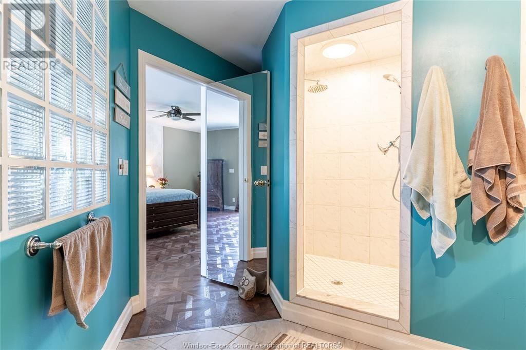 49 RIVERVIEW Image 32