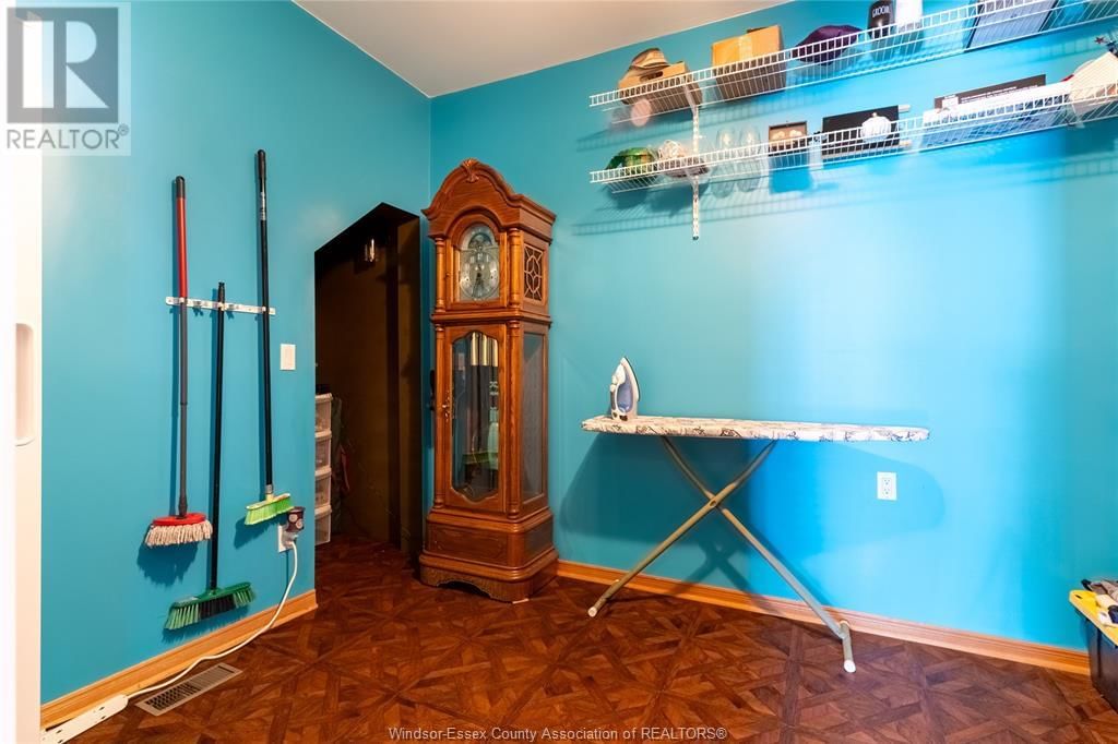 49 RIVERVIEW Image 47
