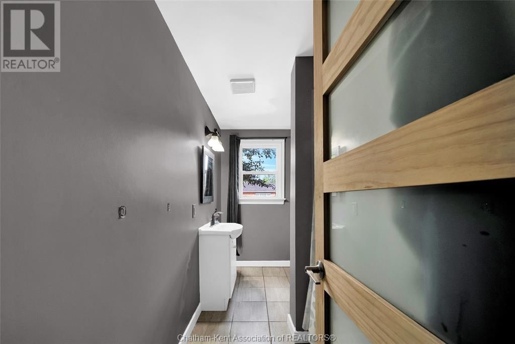 943 MARINERS ROAD Image 16