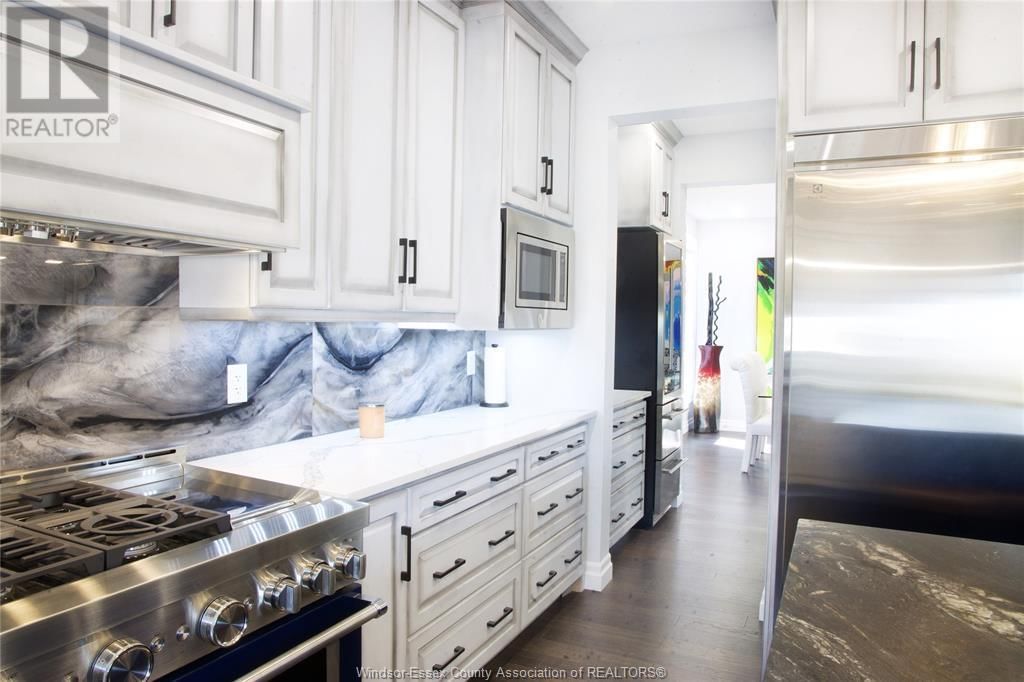 406 THOMPSON AVENUE Image 10