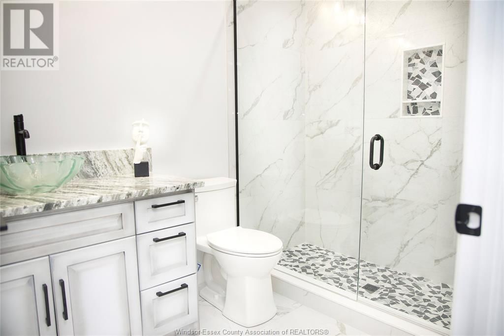 406 THOMPSON AVENUE Image 13