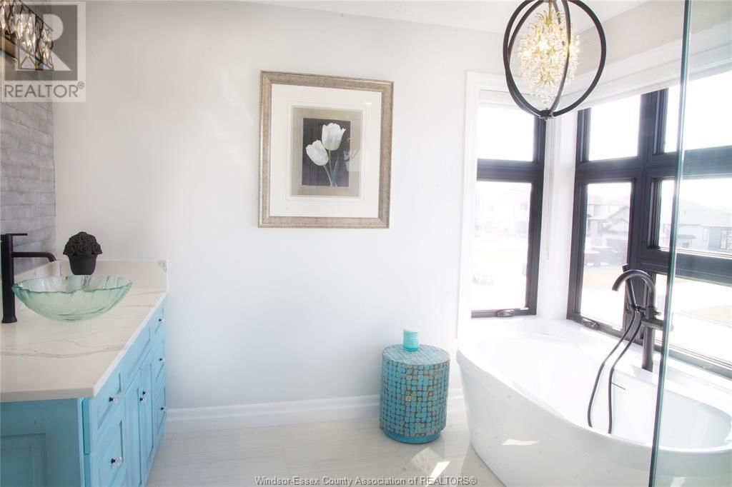 406 THOMPSON AVENUE Image 23