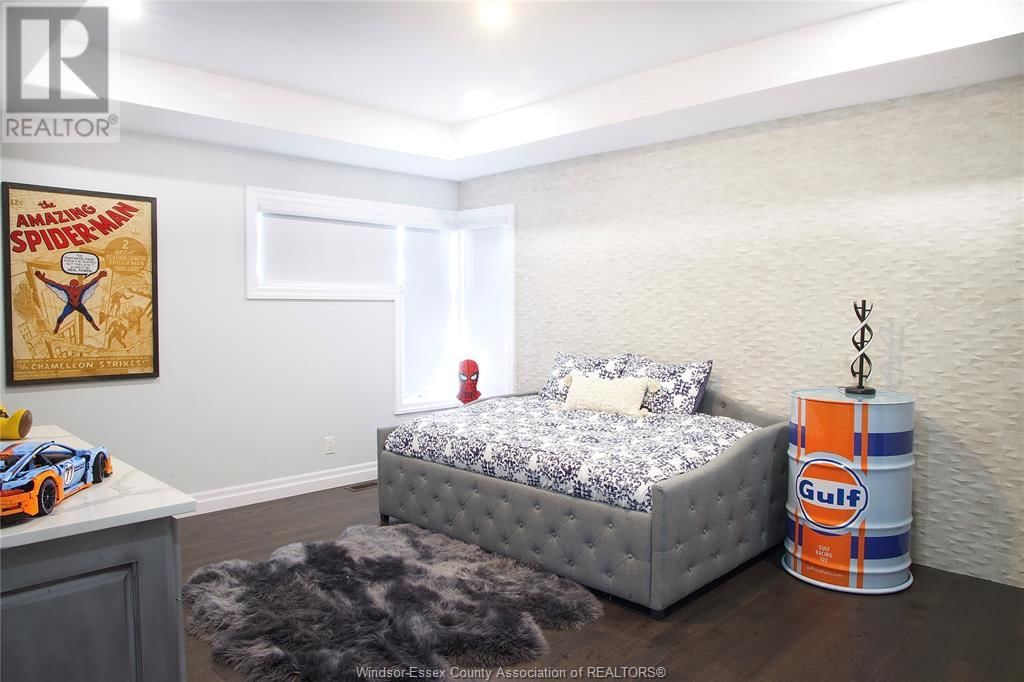 406 THOMPSON AVENUE Image 24