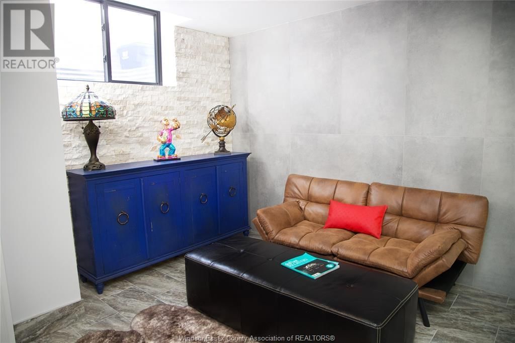 406 THOMPSON AVENUE Image 29