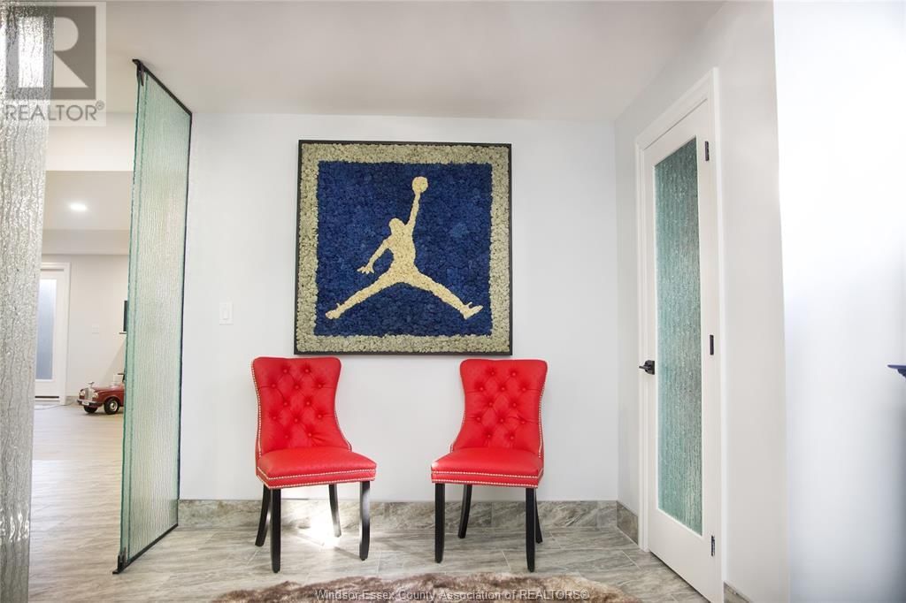 406 THOMPSON AVENUE Image 30