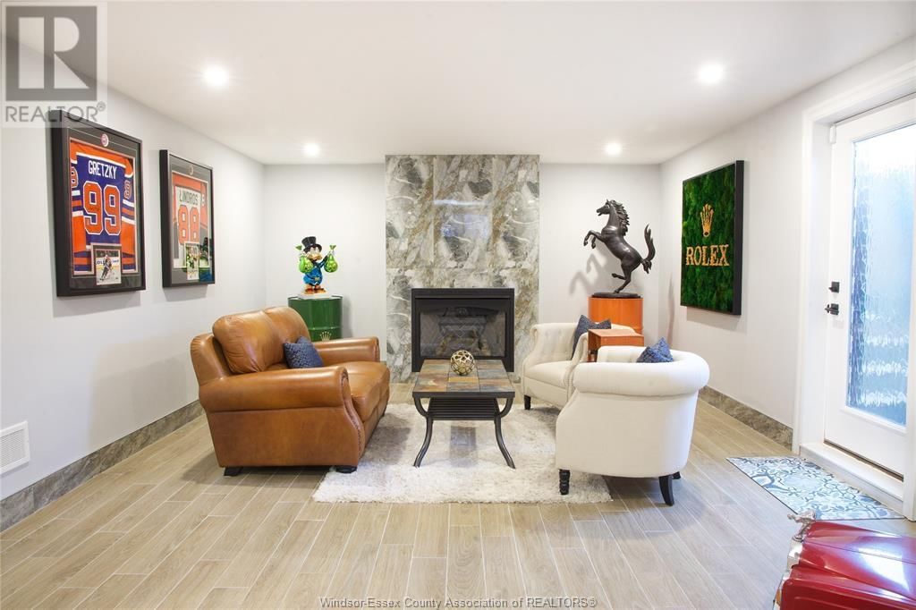 406 THOMPSON AVENUE Image 32