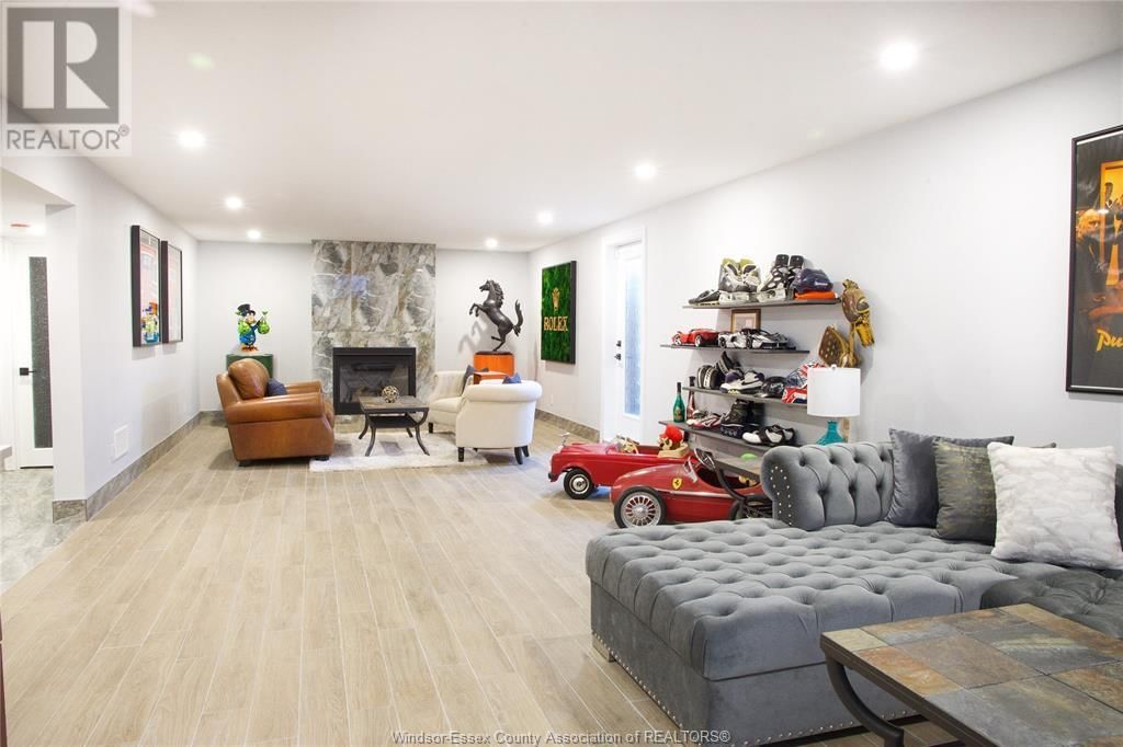 406 THOMPSON AVENUE Image 33