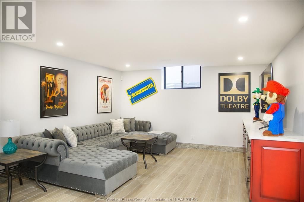 406 THOMPSON AVENUE Image 34