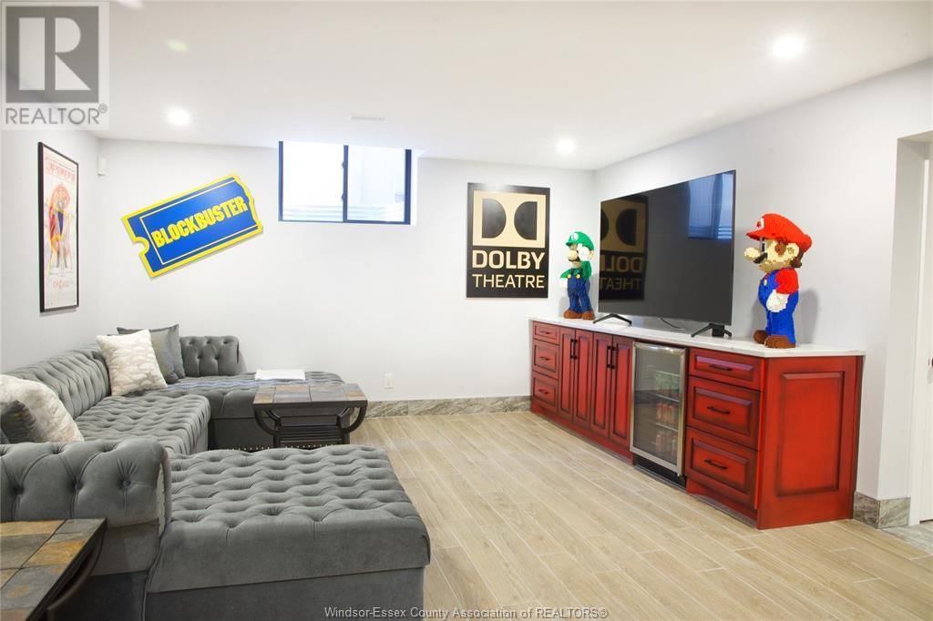 406 THOMPSON AVENUE Image 35