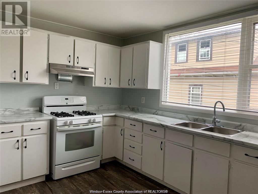 179 ERIE STREET EAST Image 7