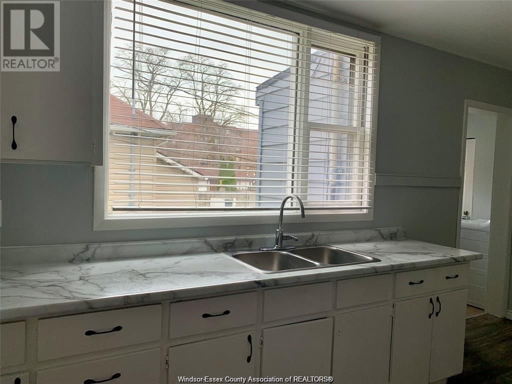 179 ERIE STREET EAST Image 9