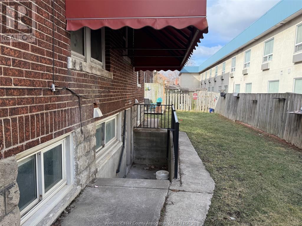1285 DUFFERIN PLACE Image 2