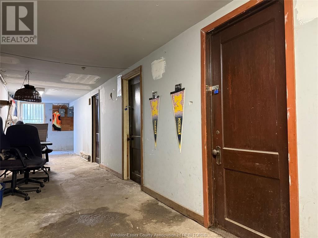 1285 DUFFERIN PLACE Image 32
