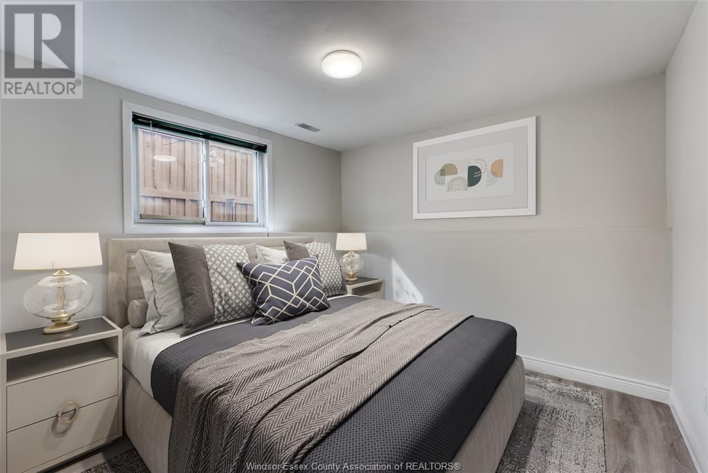 864 ELM AVENUE Image 14