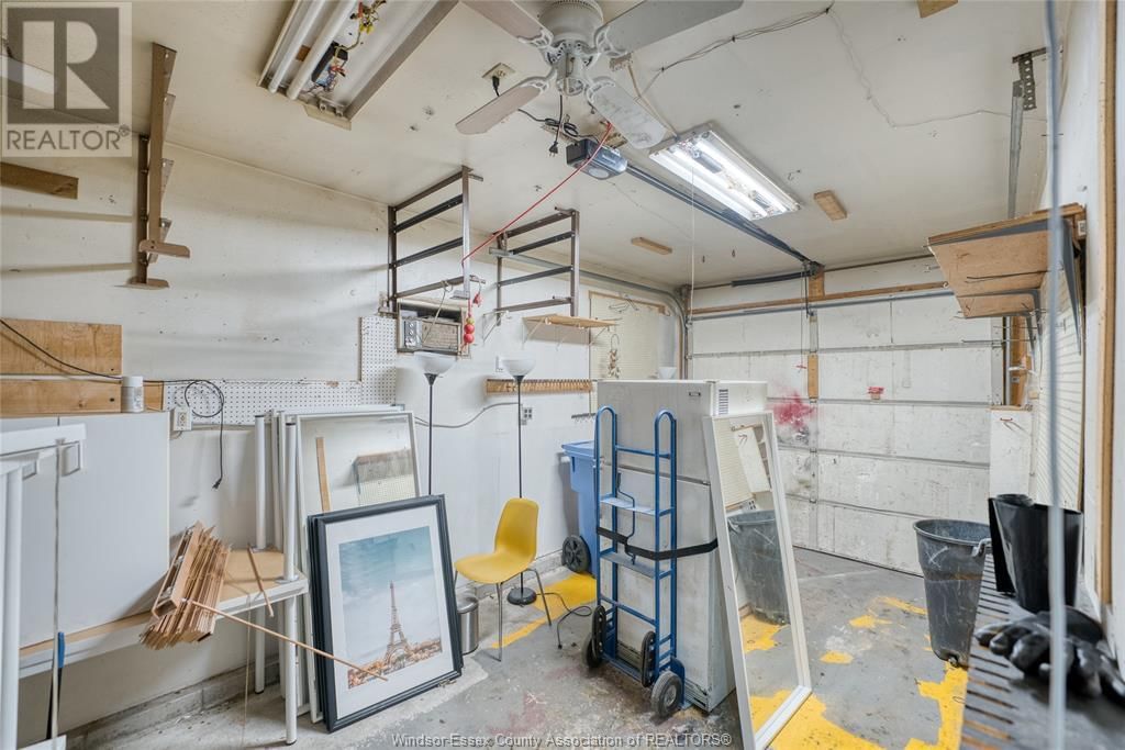 864 ELM AVENUE Image 17