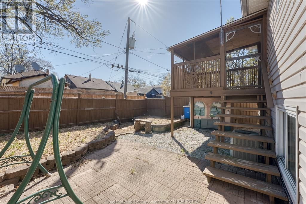 864 ELM AVENUE Image 20