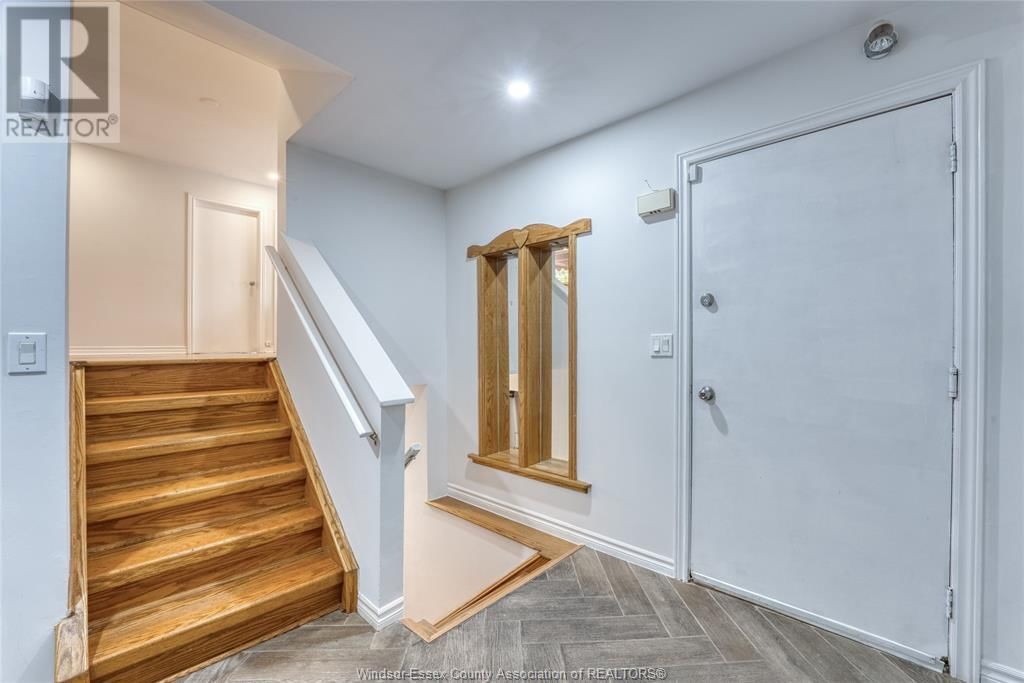864 ELM AVENUE Image 3