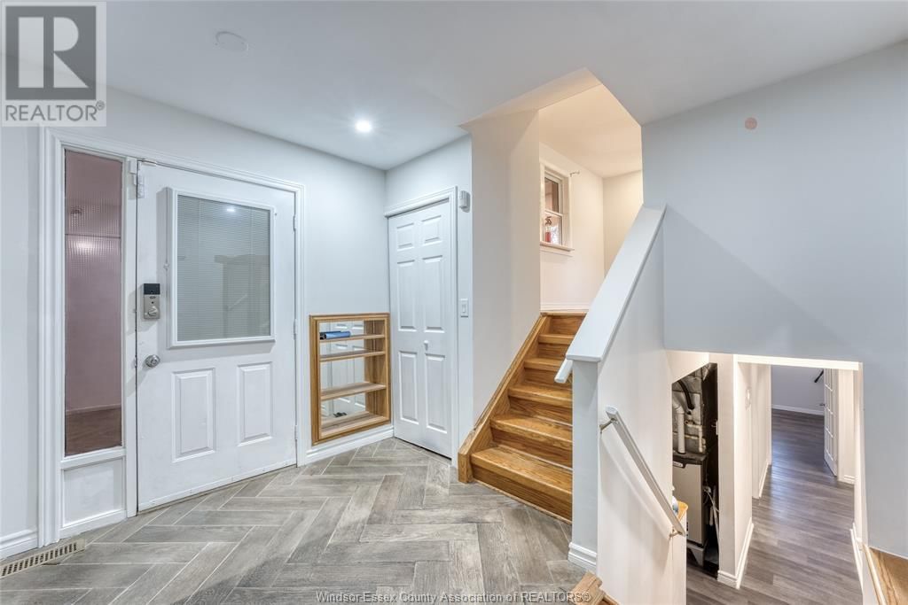 864 ELM AVENUE Image 4