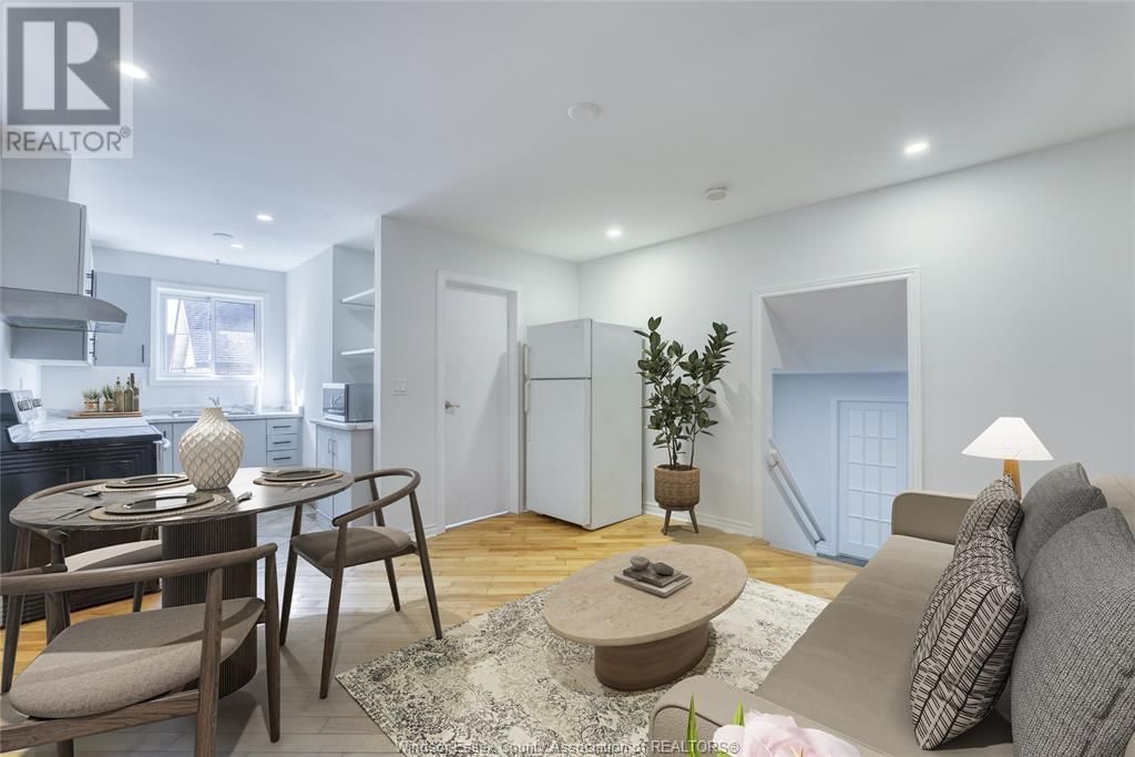864 ELM AVENUE Image 6