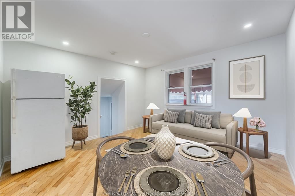 864 ELM AVENUE Image 7