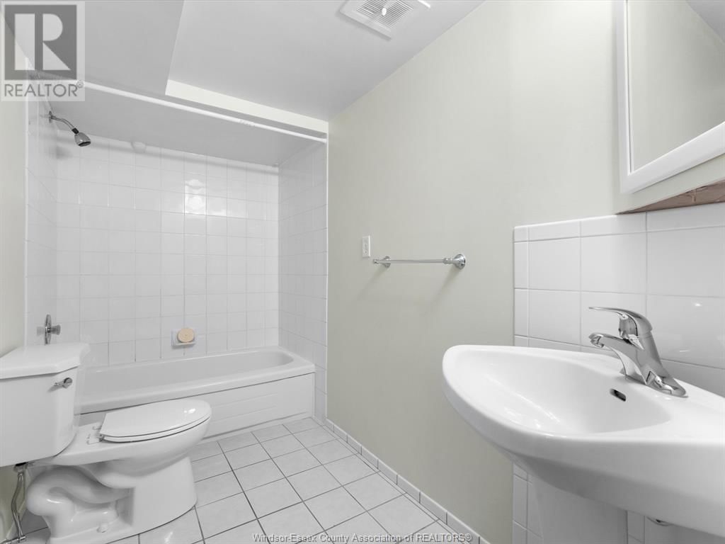 1745 RANDOLPH Image 27