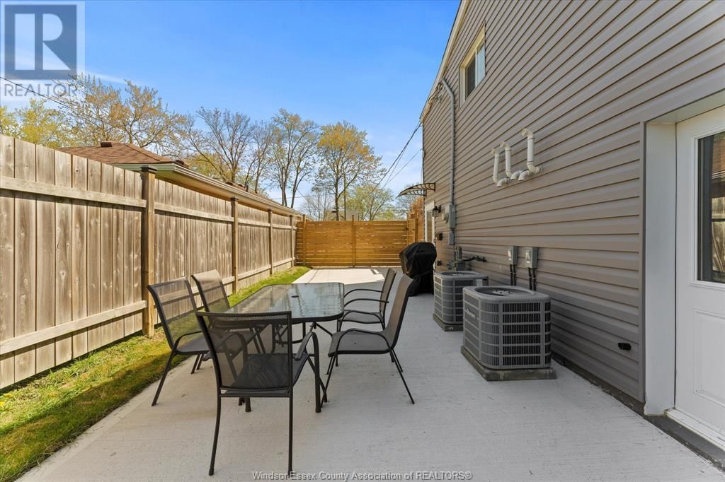 UPPER - 3273 CLEMENCEAU Image 19