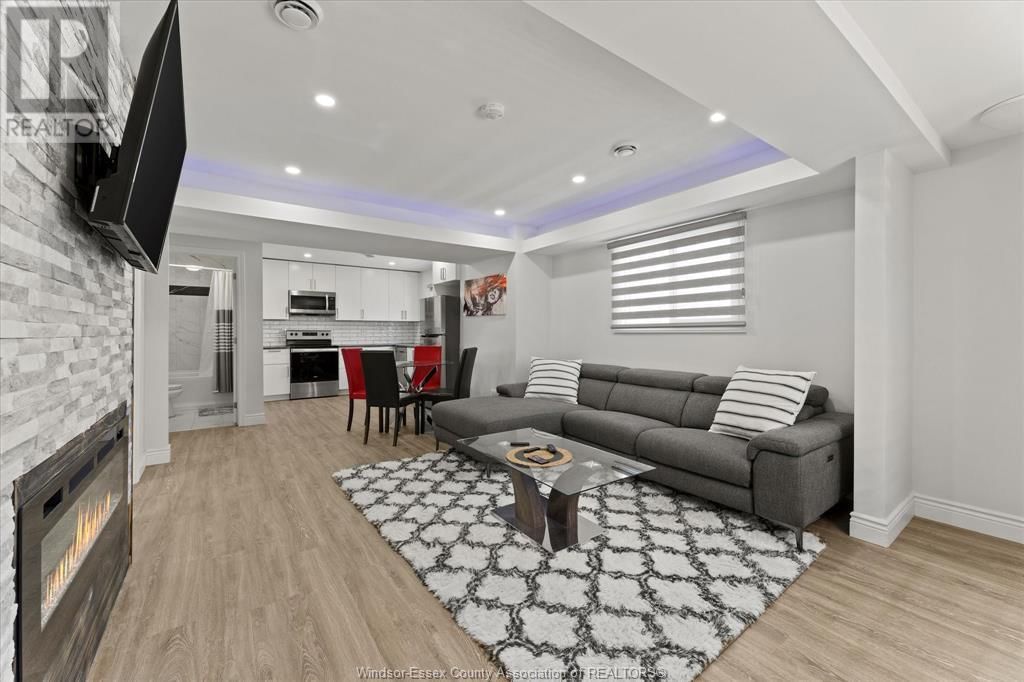 UPPER - 3273 CLEMENCEAU Image 5