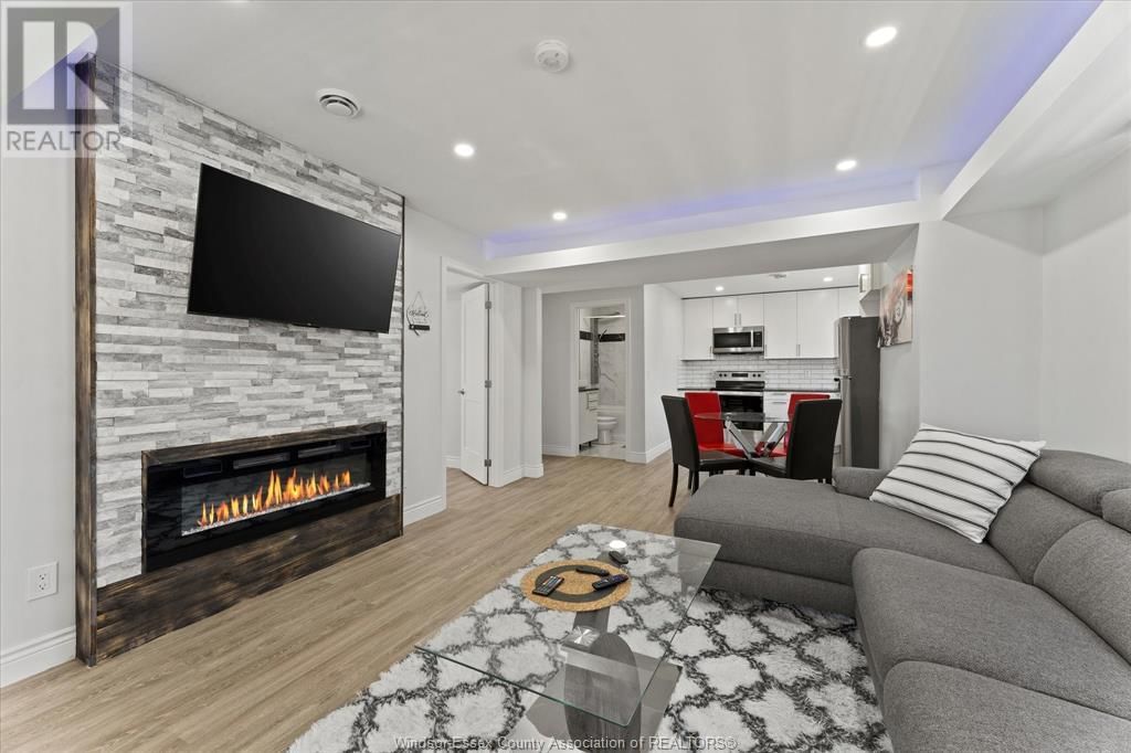 UPPER - 3273 CLEMENCEAU Image 6