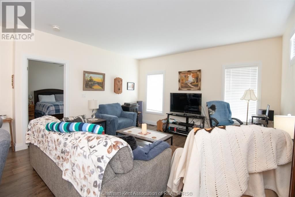 28 LEISURE LANE Image 9