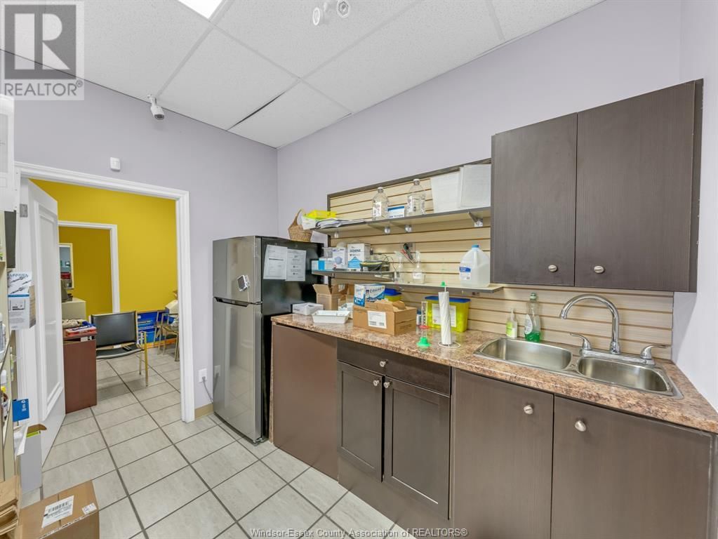 3540-3542 WALKER ROAD Image 20