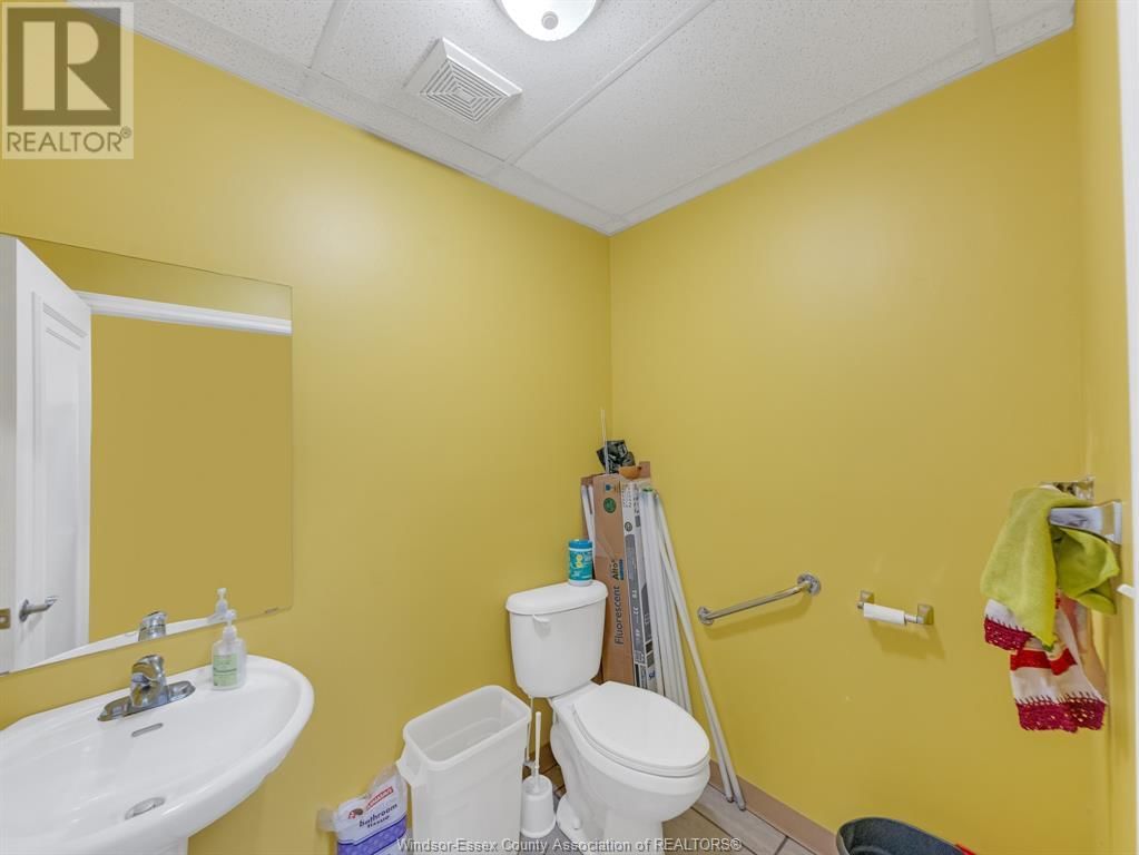 3540-3542 WALKER ROAD Image 23