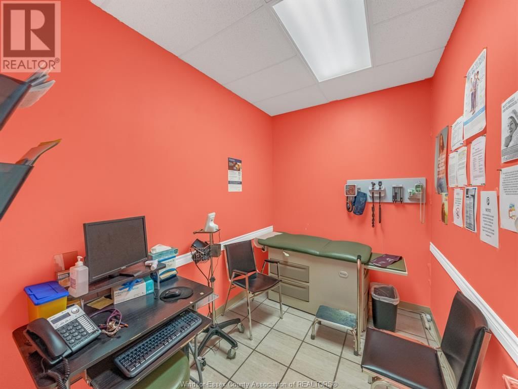 3540-3542 WALKER ROAD Image 25