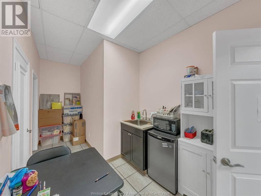 3540-3542 WALKER ROAD Image 27
