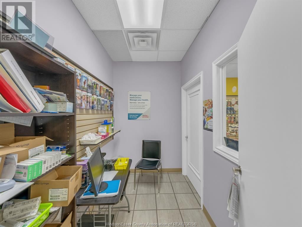 3540-3542 WALKER ROAD Image 30