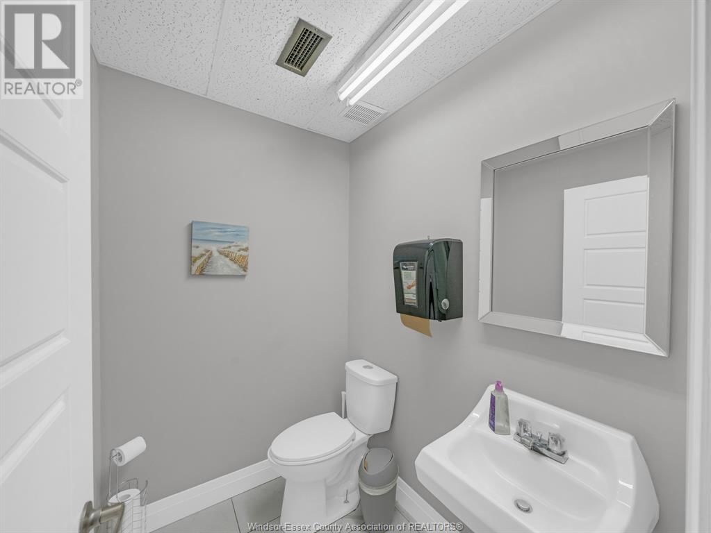 3540-3542 WALKER ROAD Image 34