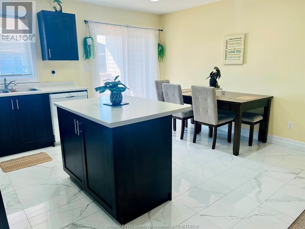 153 LAMBERT Image 7