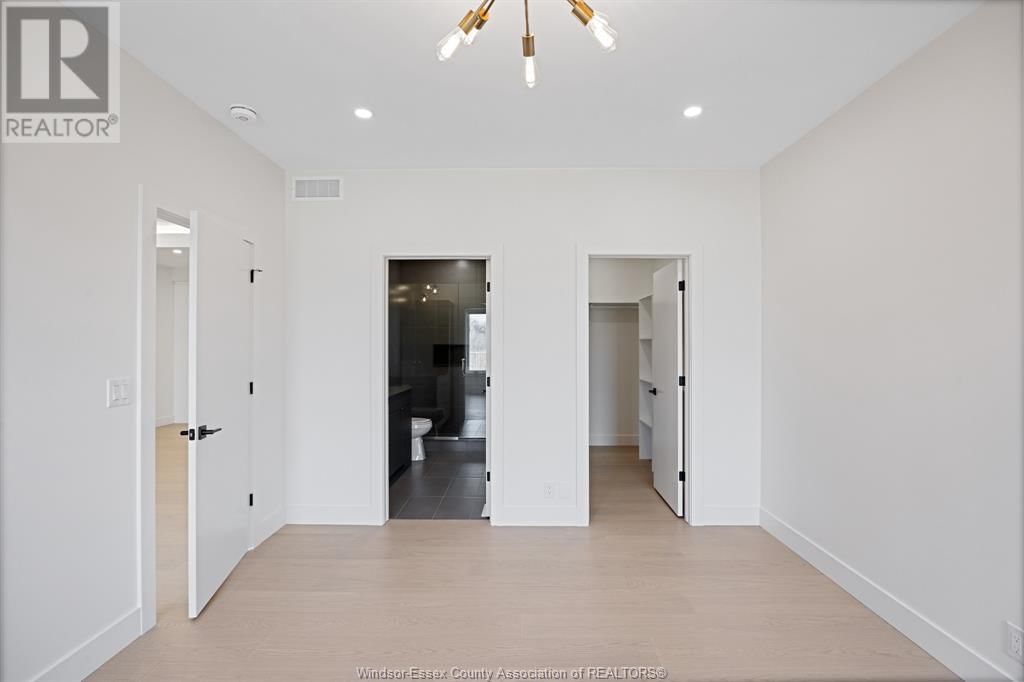 11 EAGLE STREET Image 14