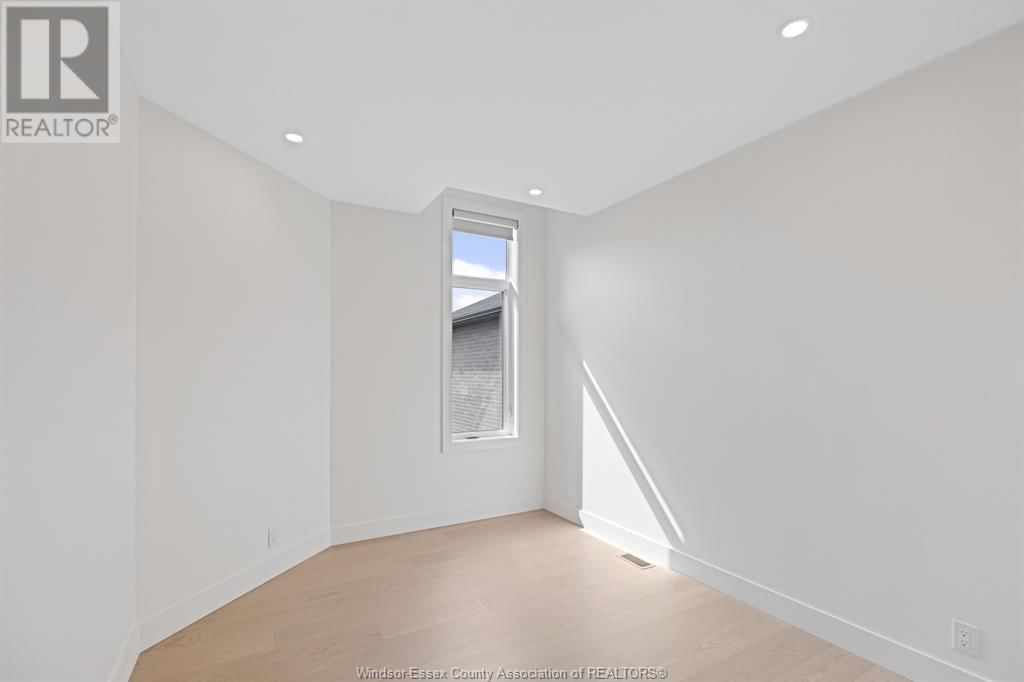 11 EAGLE STREET Image 16