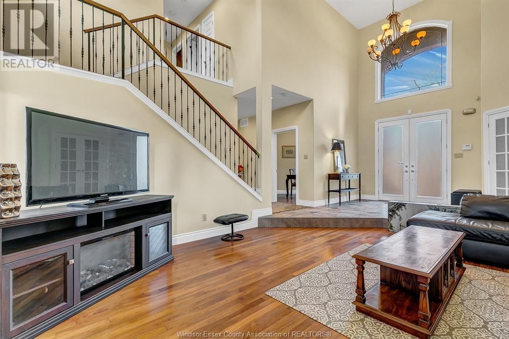 425 COUNTRY CLUB DRIVE Image 10