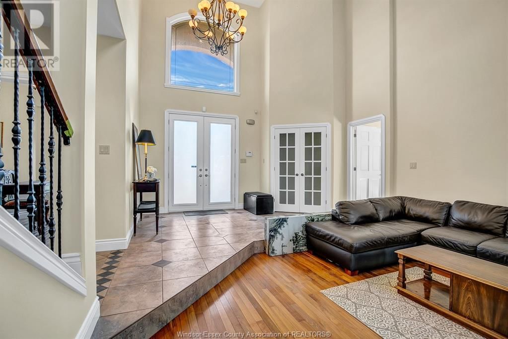 425 COUNTRY CLUB DRIVE Image 12